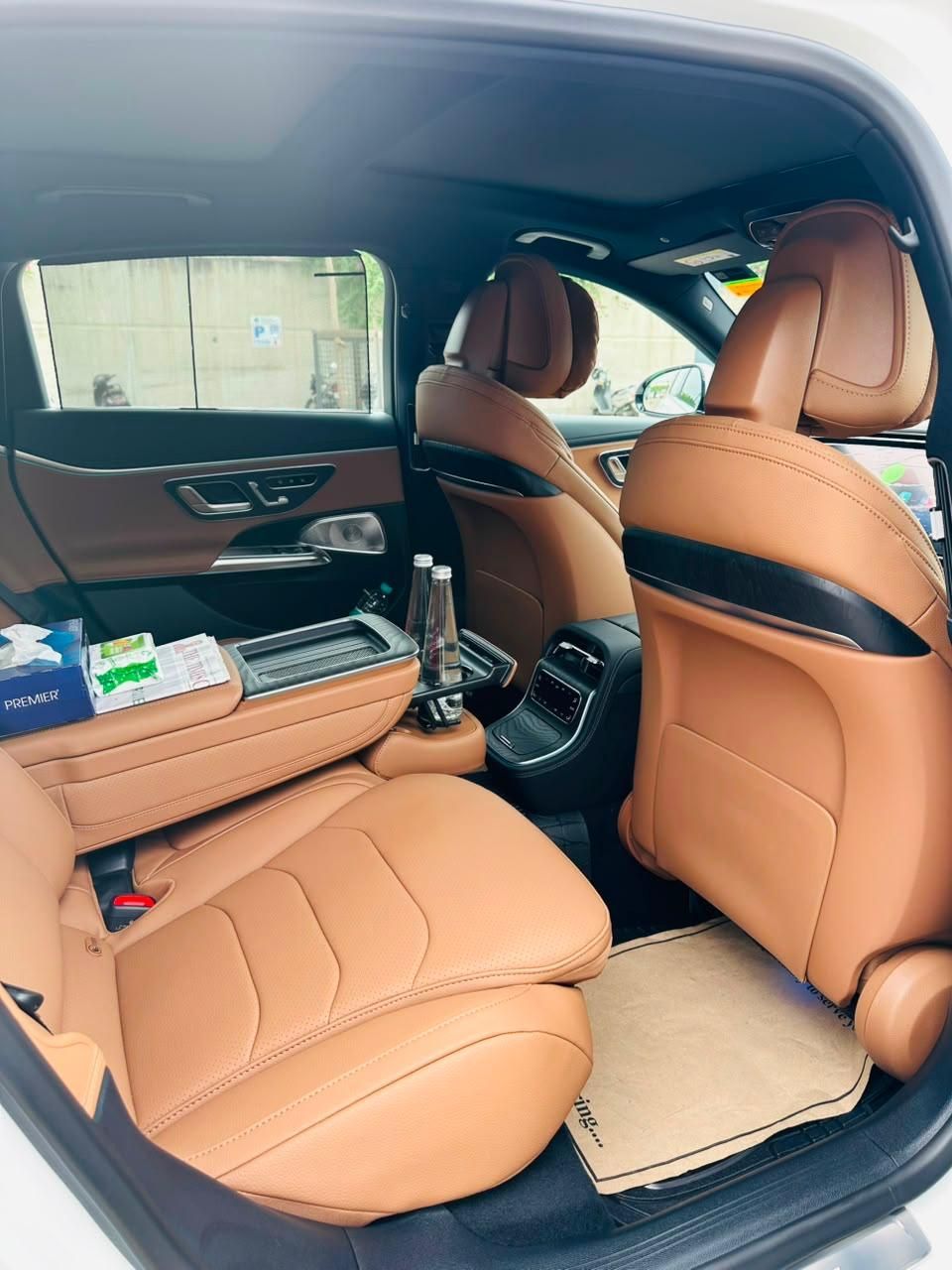 Mercedes-Benz E-Class luxury sedan for CXO corporate travel (photo 2 of 6)