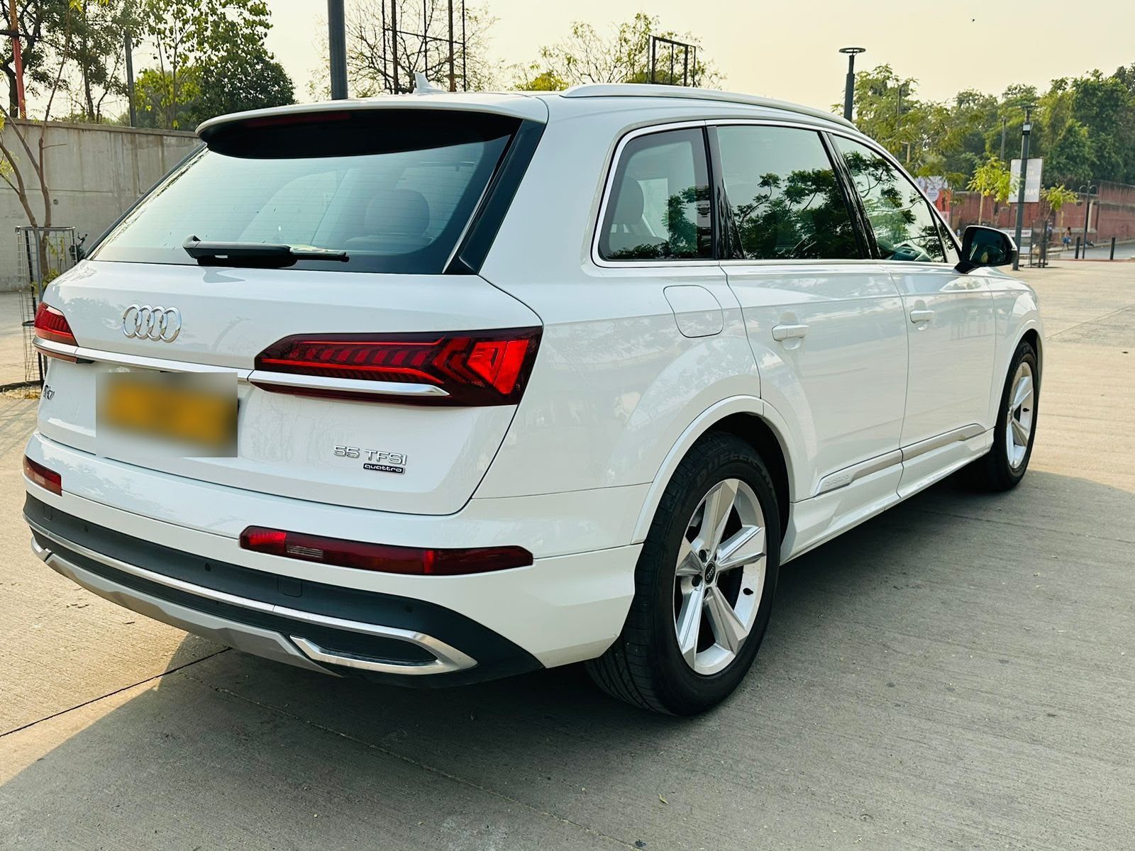 Audi Q7 (photo 4 of 5)
