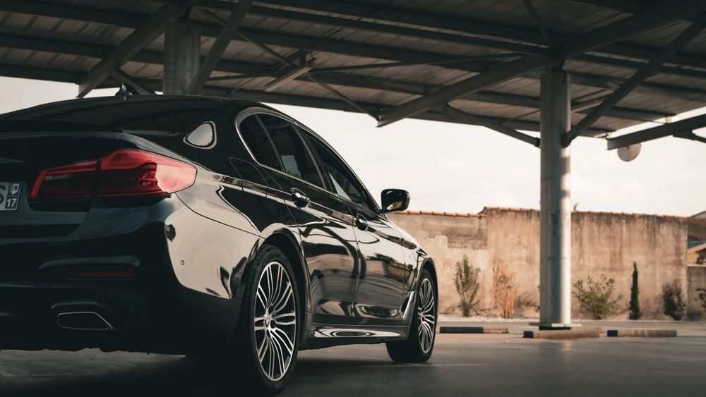 BMW 5 Series luxury sedan used for executive airport reception