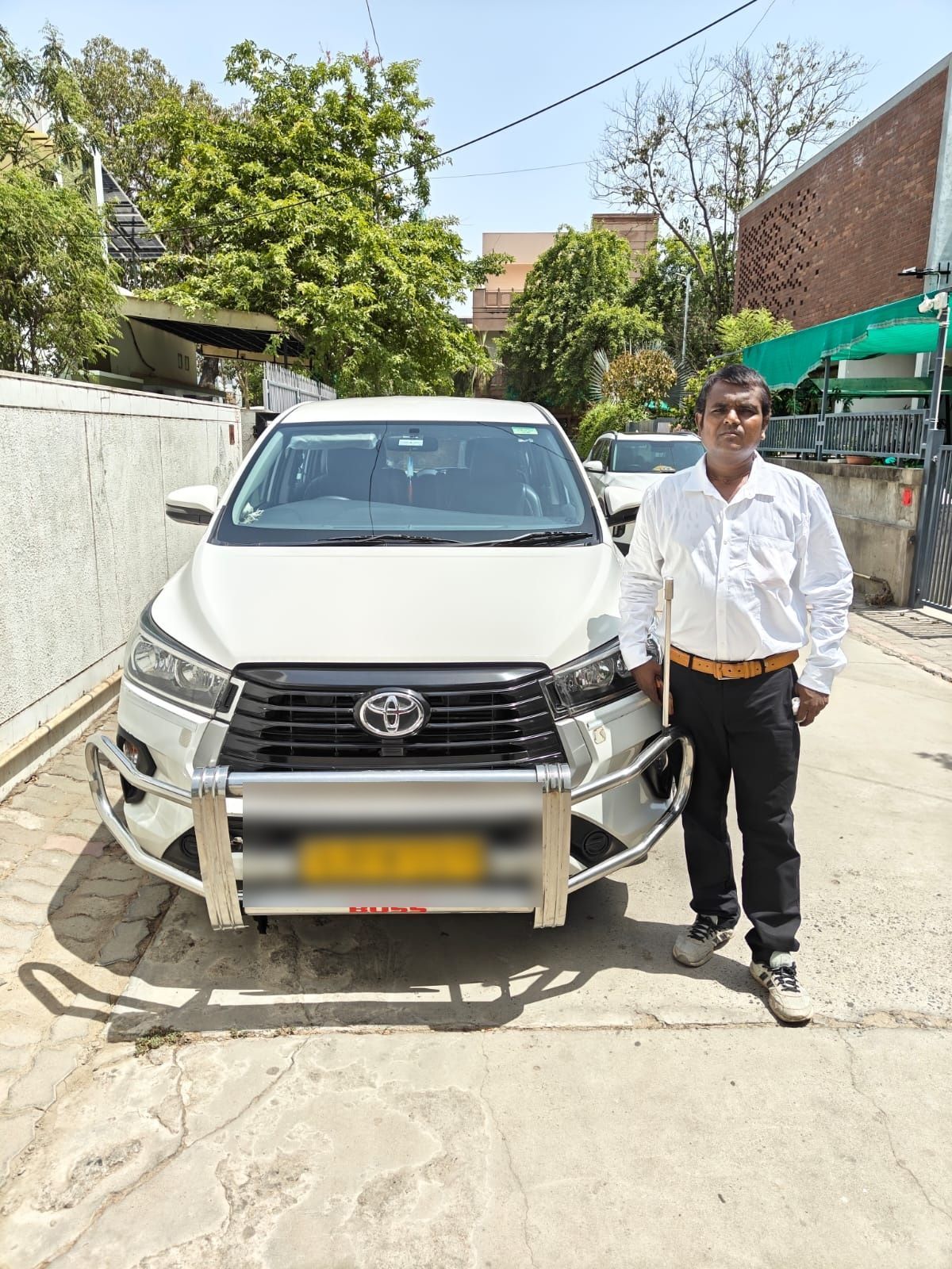 Toyota Innova Crysta MUV, the standard Indian corporate group vehicle (photo 2 of 6)